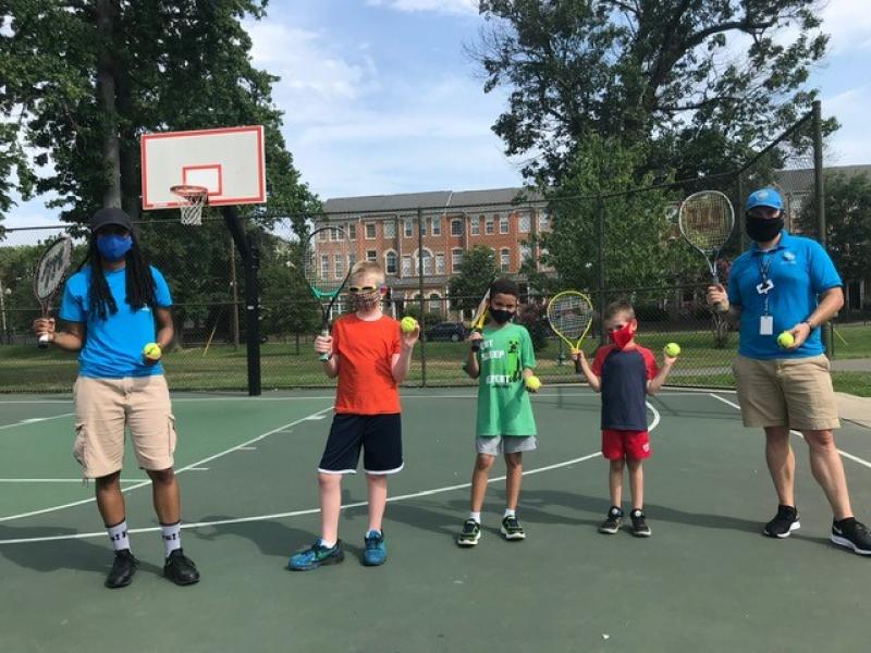 Summer tennis Ppl Playing Web Image