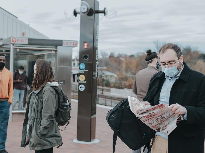 A photo of Metrorail raiders waiting for a train at the King Street station