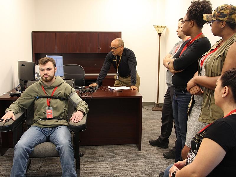 deputy demonstrating polygraph to small group of civilians