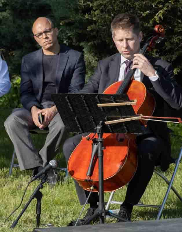 Cellist Tim Thulson