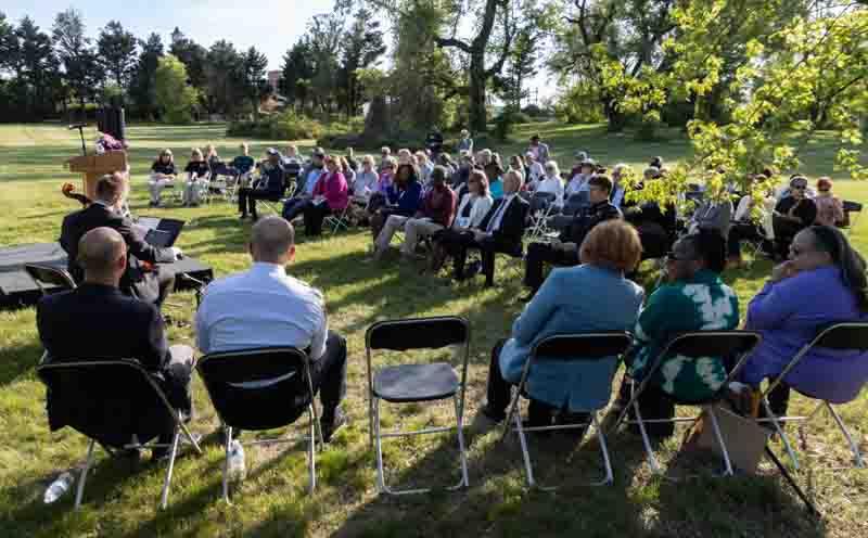 The remembrance ceremony with audience