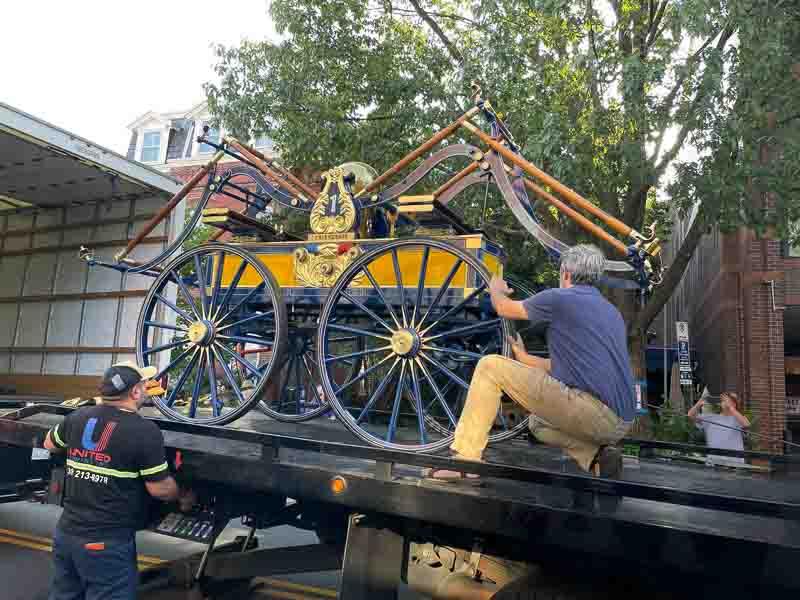 Conservator unloading the suction engine