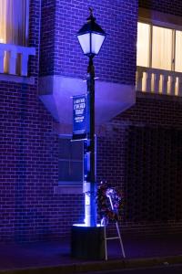 Lamppost and wreath on S. Lee Street