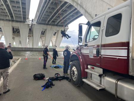 A Fairfax Rescue Team member participates in the 2023 Rescue Challenge.